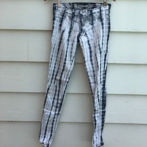 TYE DYE MID RISE JEANS